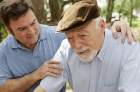 多散步对血管好?医生建议:50岁之后,坚持做这2件事或比运动好(散步对血压有好处吗)