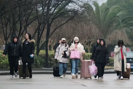 放假通知!内蒙古中小学2023年寒假时间确定,有人欢喜有人愁(内蒙古中小学寒假放假时间)