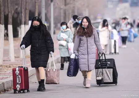 放假通知!内蒙古中小学2023年寒假时间确定,有人欢喜有人愁(内蒙古中小学寒假放假时间)