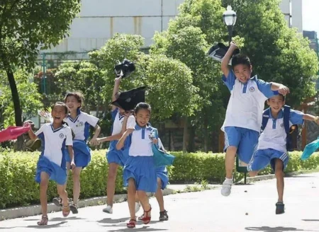 放假通知!2023各地中小学暑假时间公布,家长们终于满意了(2021年中小学放暑假通知最新)