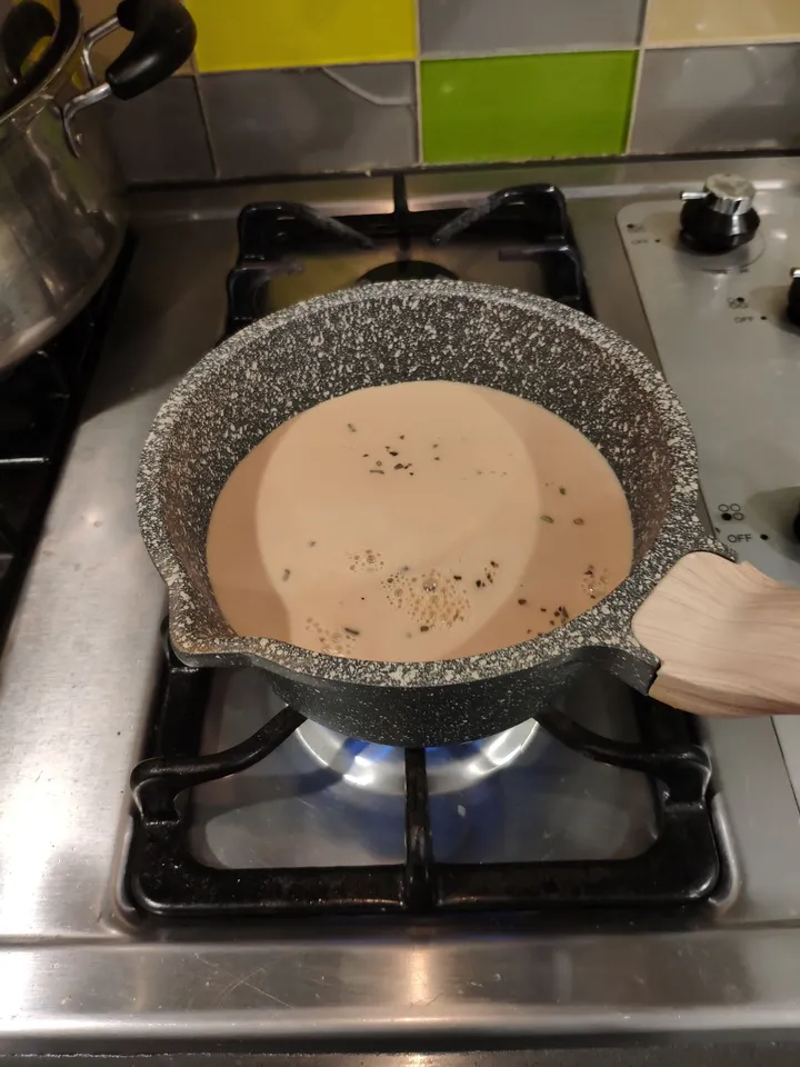 如何在家自制一杯超好喝的奶茶?(怎样在家自制奶茶好喝)