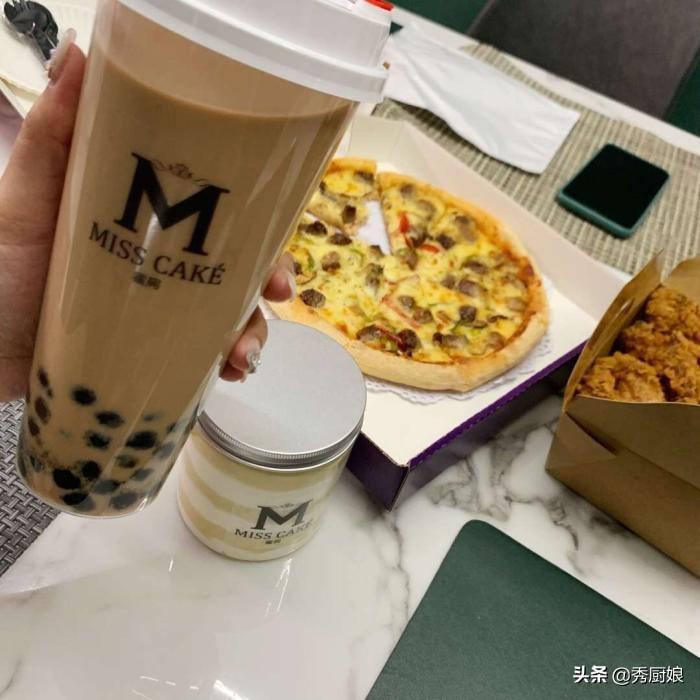 想喝奶茶不用买,教你在家做,1袋牛奶能做三大杯,比买的还好喝(怎么用牛奶制作奶茶)
