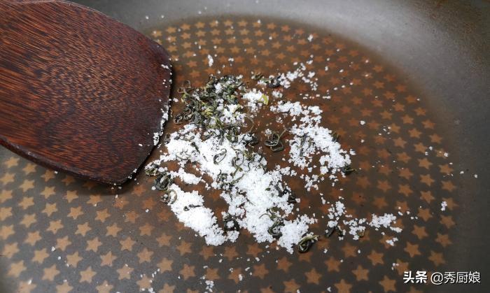 想喝奶茶不用买,教你在家做,1袋牛奶能做三大杯,比买的还好喝(怎么用牛奶制作奶茶)