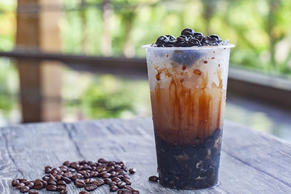 不用叫外卖了,教你自制奶茶,原料成本低,做法简单又好喝(自制奶茶怎么做最简单方法)