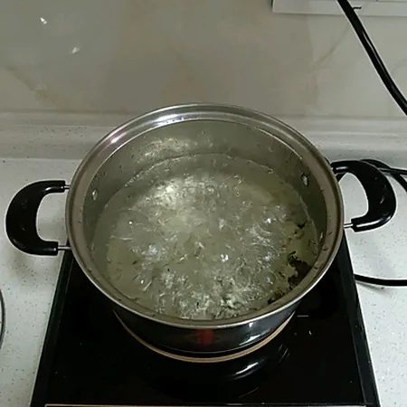 烧仙草绿茶奶茶的家常做法,简单快捷又好吃(烧仙草奶茶的制作过程)