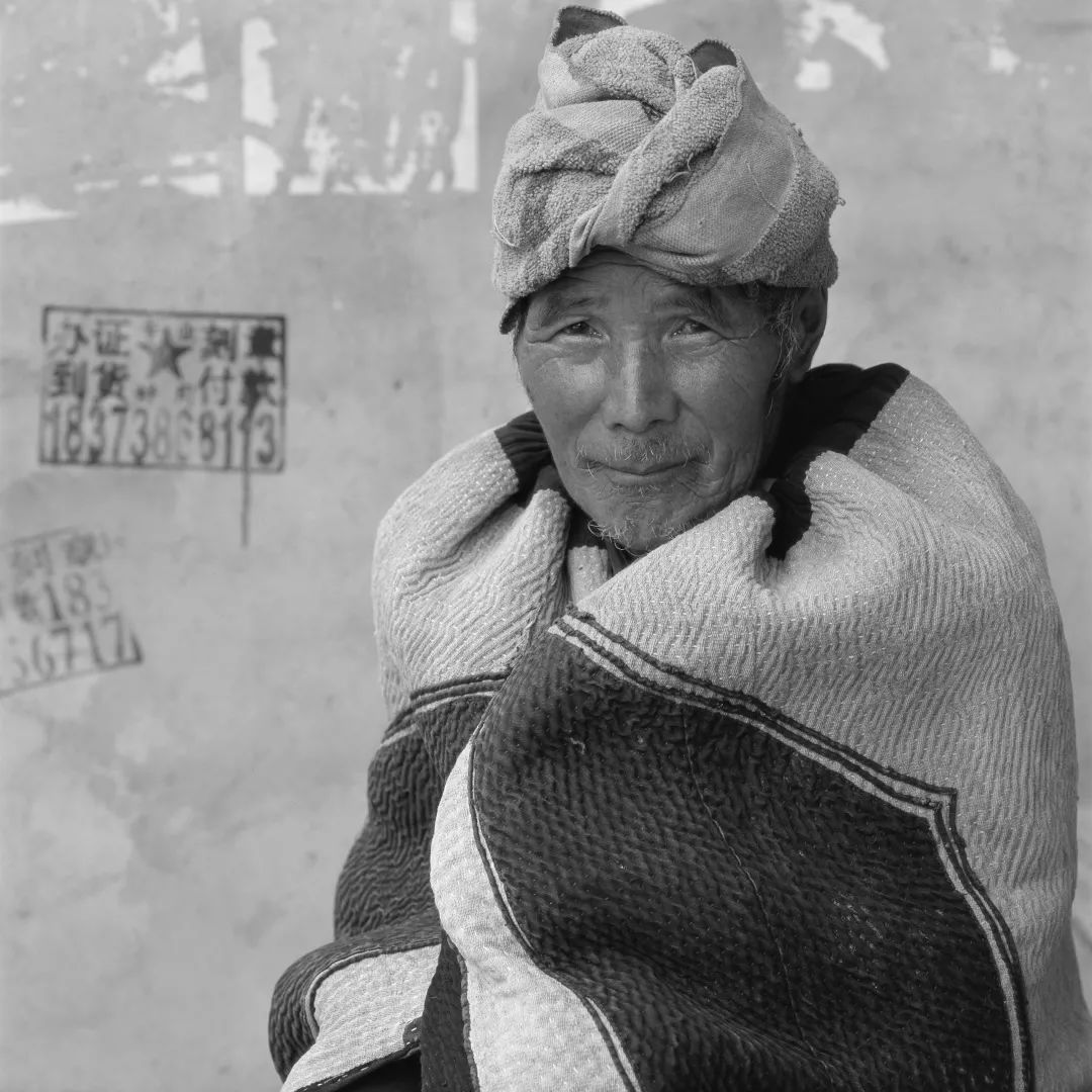 【中华艺术宫 | 展览】“在希望的田野上——馆藏逄小威中国农民肖像主题摄影作品展”明起对公众开放-我想看逄小威