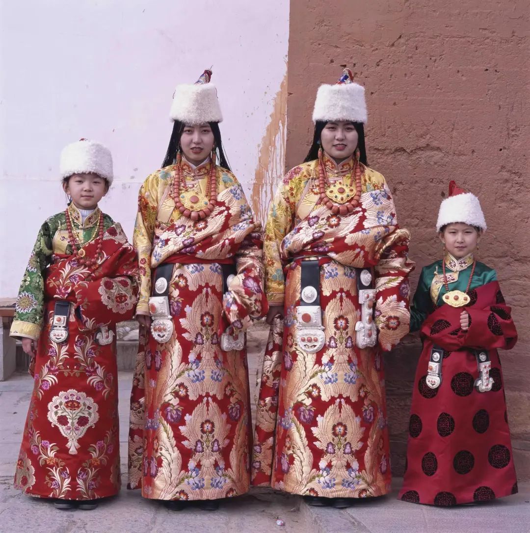 【中华艺术宫 | 展览】“在希望的田野上——馆藏逄小威中国农民肖像主题摄影作品展”明起对公众开放-我想看逄小威