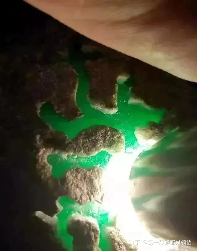 翡翠原石的特征,性质,怎样分辨原石出自哪些场口-翡翠原石怎么鉴别真假视频