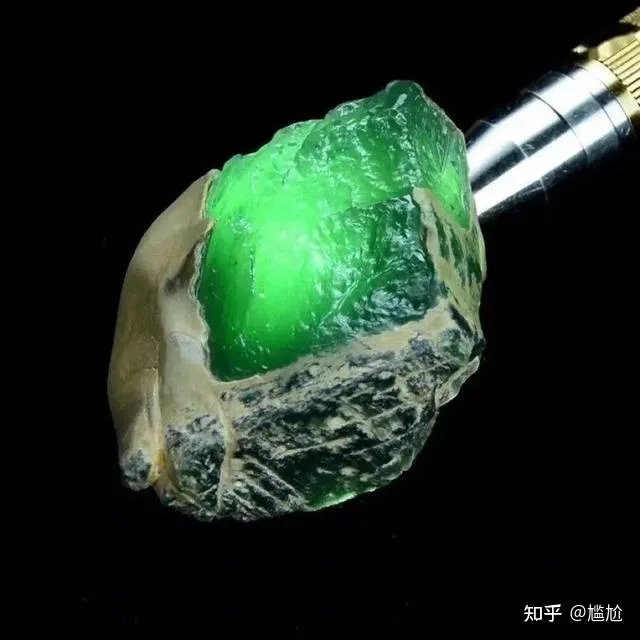 翡翠原石”一般出现在什么地方,在哪里可以捡到翡翠原石?-翡翠原石出在哪里