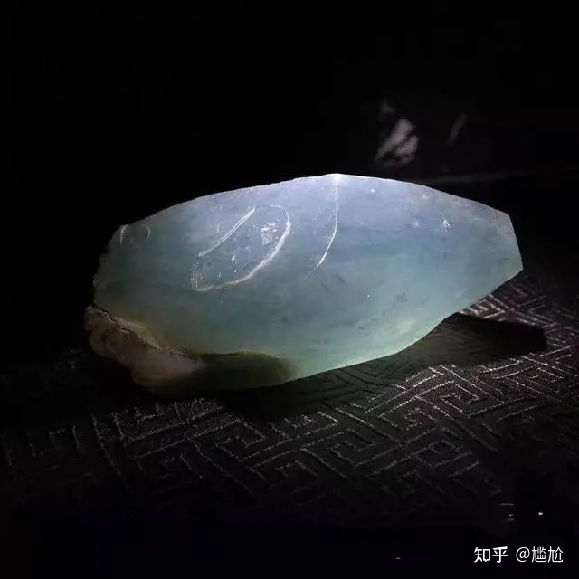 翡翠原石”一般出现在什么地方,在哪里可以捡到翡翠原石?-翡翠原石出在哪里