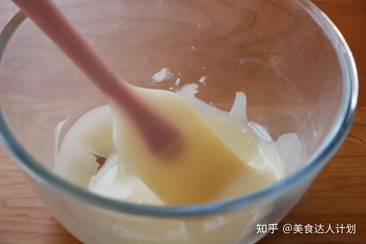 生日蛋糕别买了,教你在家做,不用抹面,简单零失败,健康又好吃(生日蛋糕不用买了,在家也能做,制作简单,好看又好吃!)