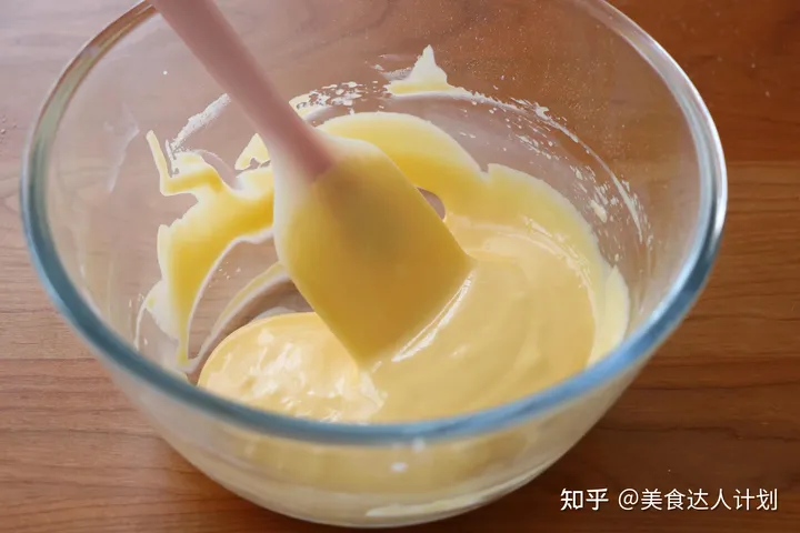 生日蛋糕别买了,教你在家做,不用抹面,简单零失败,健康又好吃(生日蛋糕不用买了,在家也能做,制作简单,好看又好吃!)