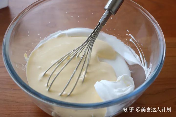 生日蛋糕别买了,教你在家做,不用抹面,简单零失败,健康又好吃(生日蛋糕不用买了,在家也能做,制作简单,好看又好吃!)