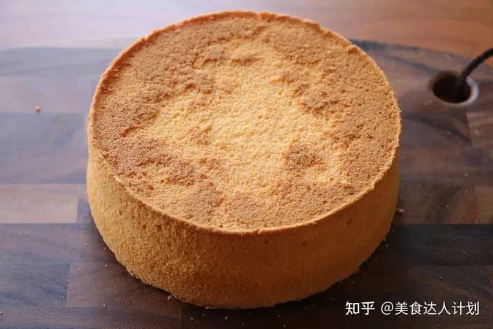 生日蛋糕别买了,教你在家做,不用抹面,简单零失败,健康又好吃(生日蛋糕不用买了,在家也能做,制作简单,好看又好吃!)