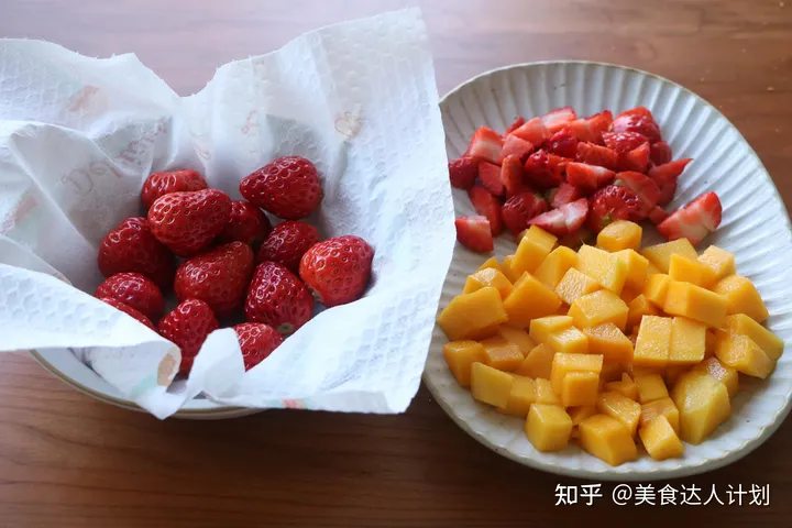 生日蛋糕别买了,教你在家做,不用抹面,简单零失败,健康又好吃(生日蛋糕不用买了,在家也能做,制作简单,好看又好吃!)