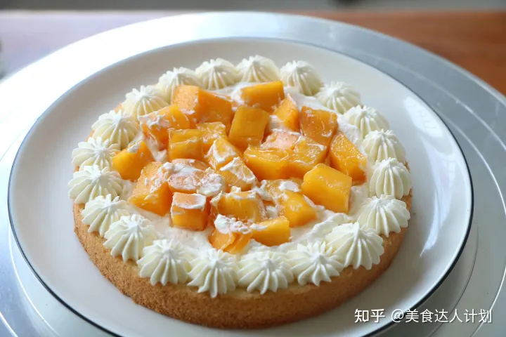 生日蛋糕别买了,教你在家做,不用抹面,简单零失败,健康又好吃(生日蛋糕不用买了,在家也能做,制作简单,好看又好吃!)