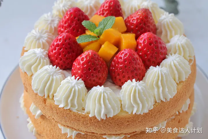 生日蛋糕别买了,教你在家做,不用抹面,简单零失败,健康又好吃(生日蛋糕不用买了,在家也能做,制作简单,好看又好吃!)