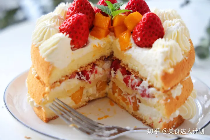 生日蛋糕别买了,教你在家做,不用抹面,简单零失败,健康又好吃(生日蛋糕不用买了,在家也能做,制作简单,好看又好吃!)