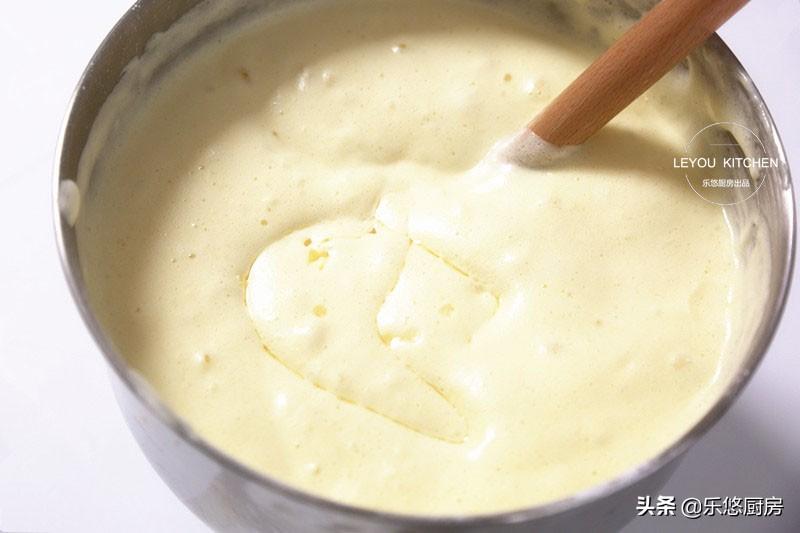 从小喜欢吃的蛋糕,家里有鸡蛋、面粉、糖、油就能做,比买的还香(用鸡蛋做蛋糕怎么做?)