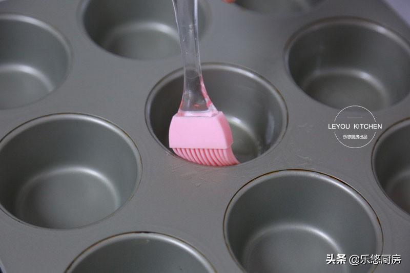 从小喜欢吃的蛋糕,家里有鸡蛋、面粉、糖、油就能做,比买的还香(用鸡蛋做蛋糕怎么做?)