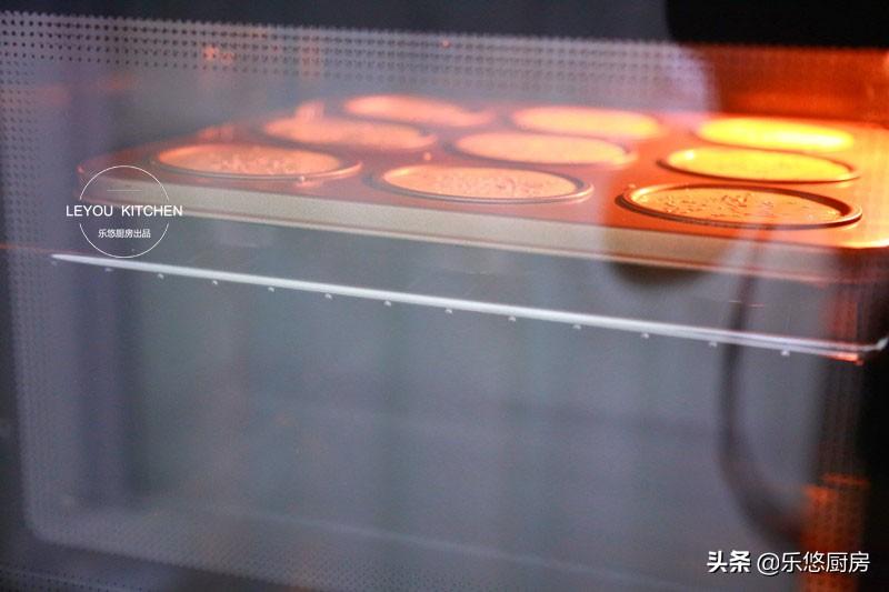 从小喜欢吃的蛋糕,家里有鸡蛋、面粉、糖、油就能做,比买的还香(用鸡蛋做蛋糕怎么做?)