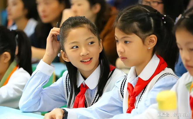 最温暖的5句话,父母请多对孩子说,聪明的家长都是这么做的-父母对孩子想说的话视频