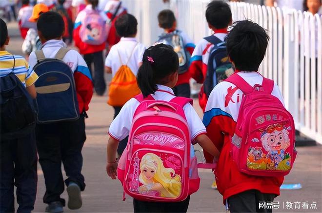 最温暖的5句话,父母请多对孩子说,聪明的家长都是这么做的-父母对孩子想说的话视频