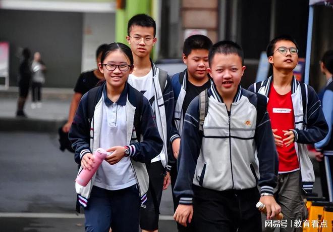 最温暖的5句话,父母请多对孩子说,聪明的家长都是这么做的-父母对孩子想说的话视频