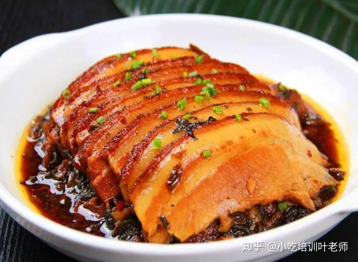 做了30年大厨的爷爷教扣肉做法,简单三步,扣肉肥而不腻越吃越香(扣肉的做法 最正宗的做法视频)