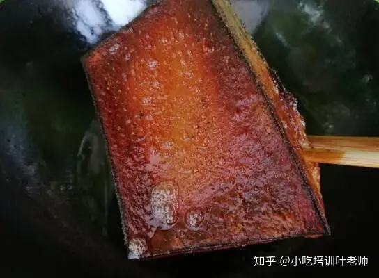 做了30年大厨的爷爷教扣肉做法,简单三步,扣肉肥而不腻越吃越香(扣肉的做法 最正宗的做法视频)