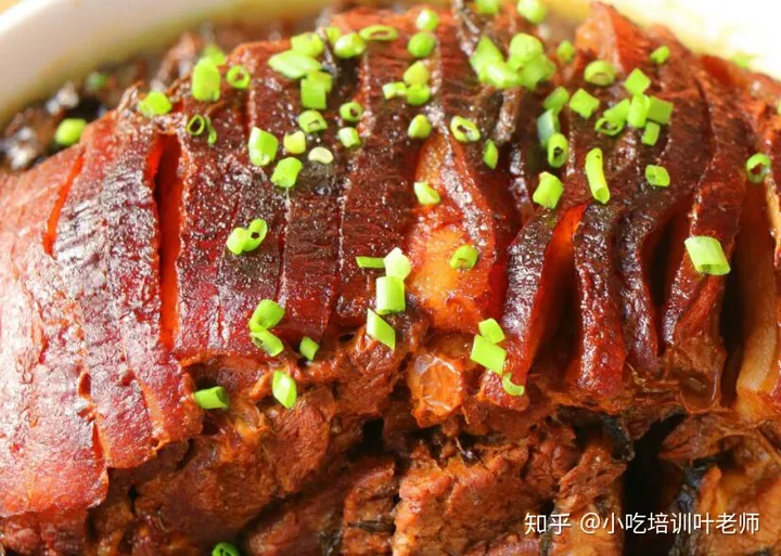 做了30年大厨的爷爷教扣肉做法,简单三步,扣肉肥而不腻越吃越香(扣肉的做法 最正宗的做法视频)