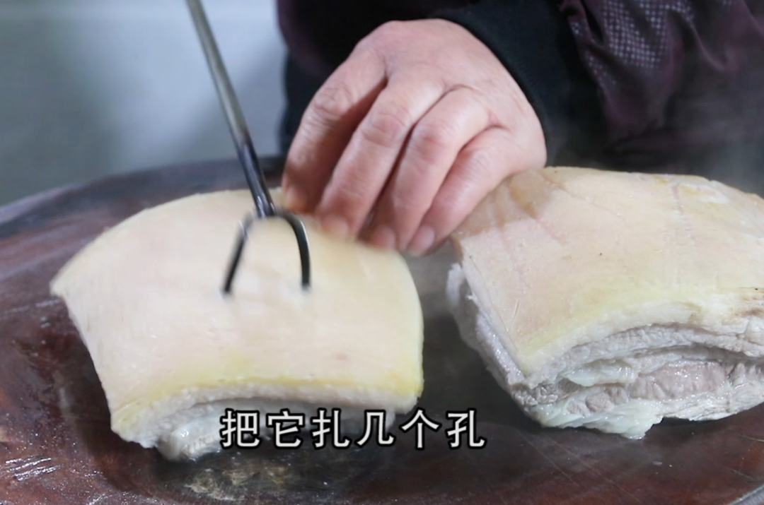 吃了几十年扣肉,第一次见这种做法,荤素搭配不油腻,越吃越想吃(请教扣肉的详细做法)