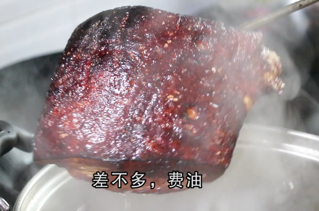 吃了几十年扣肉,第一次见这种做法,荤素搭配不油腻,越吃越想吃(请教扣肉的详细做法)