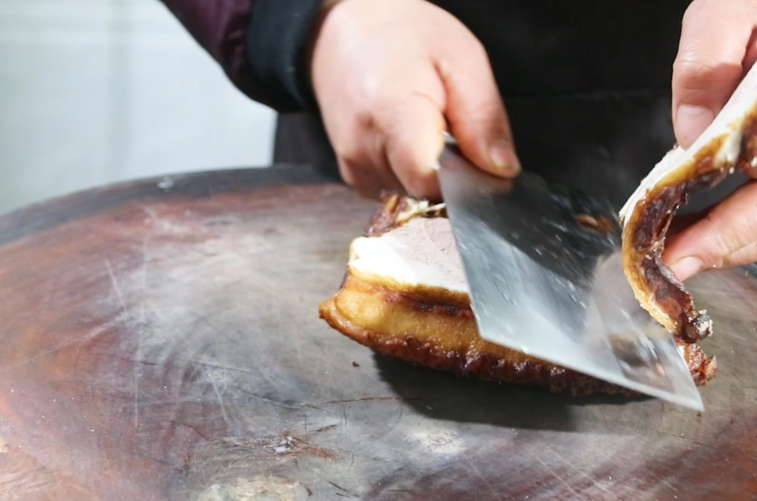 吃了几十年扣肉,第一次见这种做法,荤素搭配不油腻,越吃越想吃(请教扣肉的详细做法)