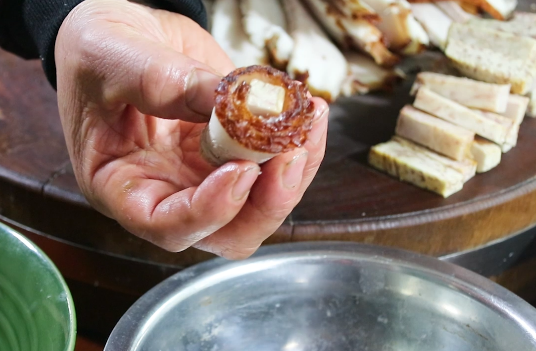 吃了几十年扣肉,第一次见这种做法,荤素搭配不油腻,越吃越想吃(请教扣肉的详细做法)