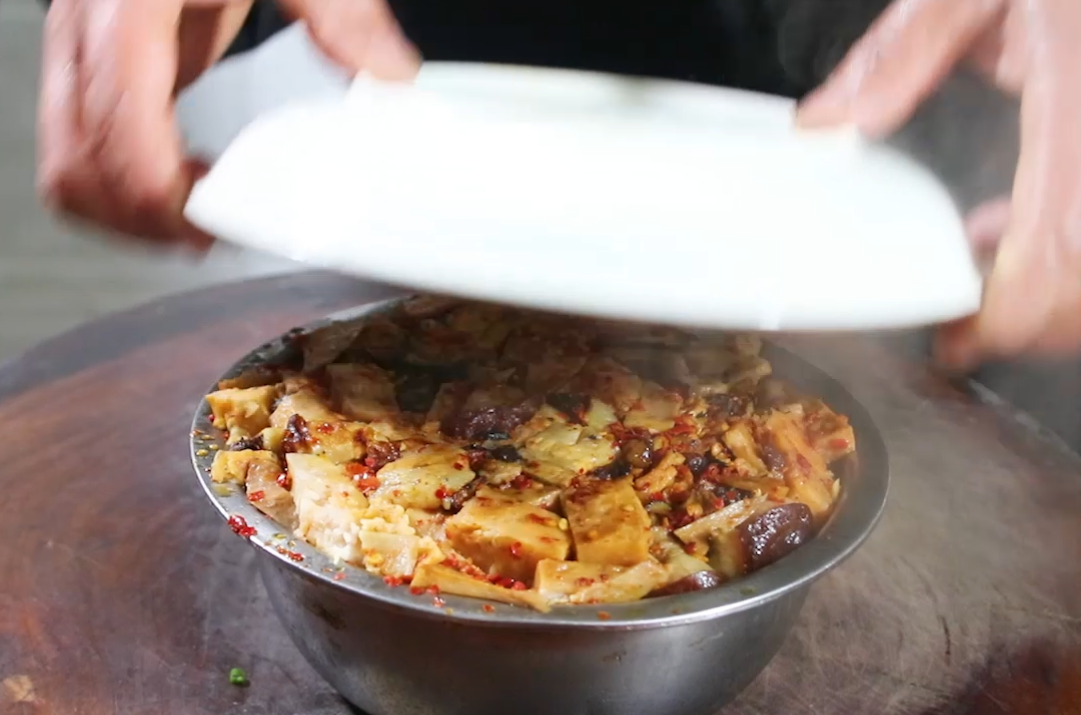 吃了几十年扣肉,第一次见这种做法,荤素搭配不油腻,越吃越想吃(请教扣肉的详细做法)