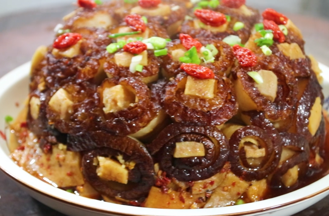 吃了几十年扣肉,第一次见这种做法,荤素搭配不油腻,越吃越想吃(请教扣肉的详细做法)