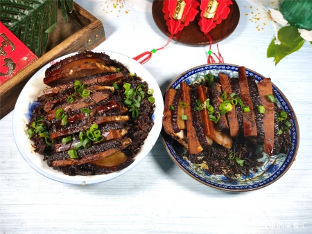 过年蒸梅干菜扣肉,这方法零失手,中间还有整块的香芋,越吃越香(如何蒸梅干菜扣肉)