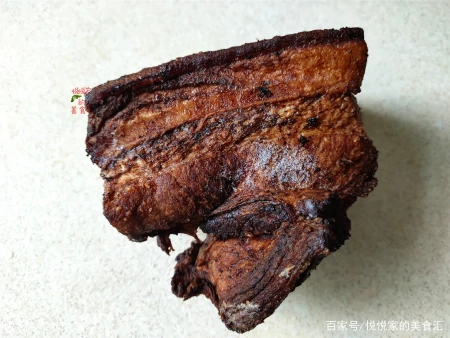 过年蒸梅干菜扣肉,这方法零失手,中间还有整块的香芋,越吃越香(如何蒸梅干菜扣肉)