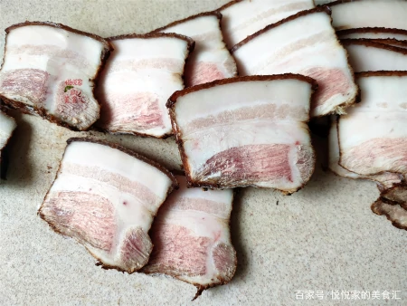 过年蒸梅干菜扣肉,这方法零失手,中间还有整块的香芋,越吃越香(如何蒸梅干菜扣肉)