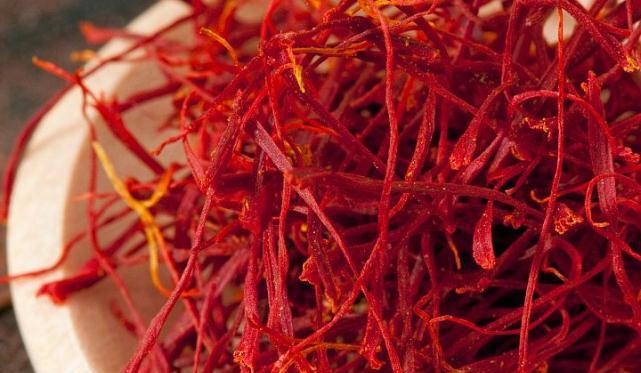 藏红花虽小作用大,4大好处很心动,但3种人要避免(请问藏红花起什么作用)