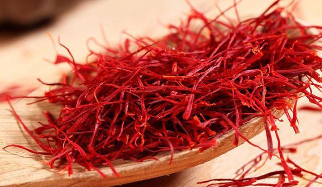 藏红花虽小作用大,4大好处很心动,但3种人要避免(请问藏红花起什么作用)