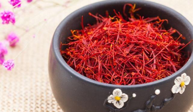 藏红花虽小作用大,4大好处很心动,但3种人要避免(请问藏红花起什么作用)