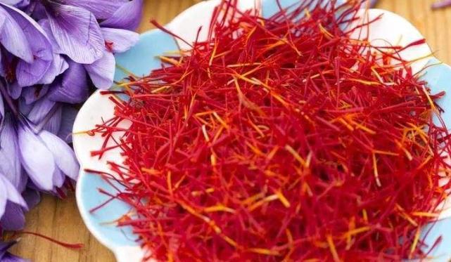 藏红花虽小作用大,4大好处很心动,但3种人要避免(请问藏红花起什么作用)