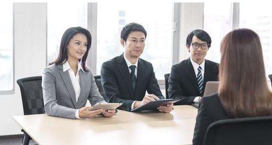 面试官:做个简单的自我介绍!傻瓜说个没完,聪明人只讲这3点-自我介绍面试简单大方