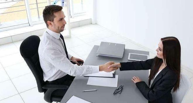 面试官:做个简单的自我介绍!傻瓜说个没完,聪明人只讲这3点-自我介绍面试简单大方