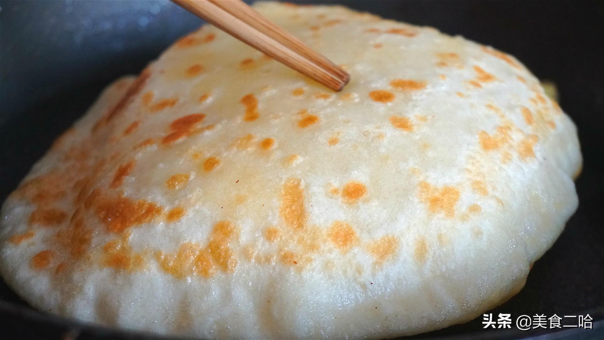 鸡蛋灌饼鼓泡的秘诀都在这,1包1擀,蓬松又柔软,想失败都难(鸡蛋灌饼怎么鼓包的做法)