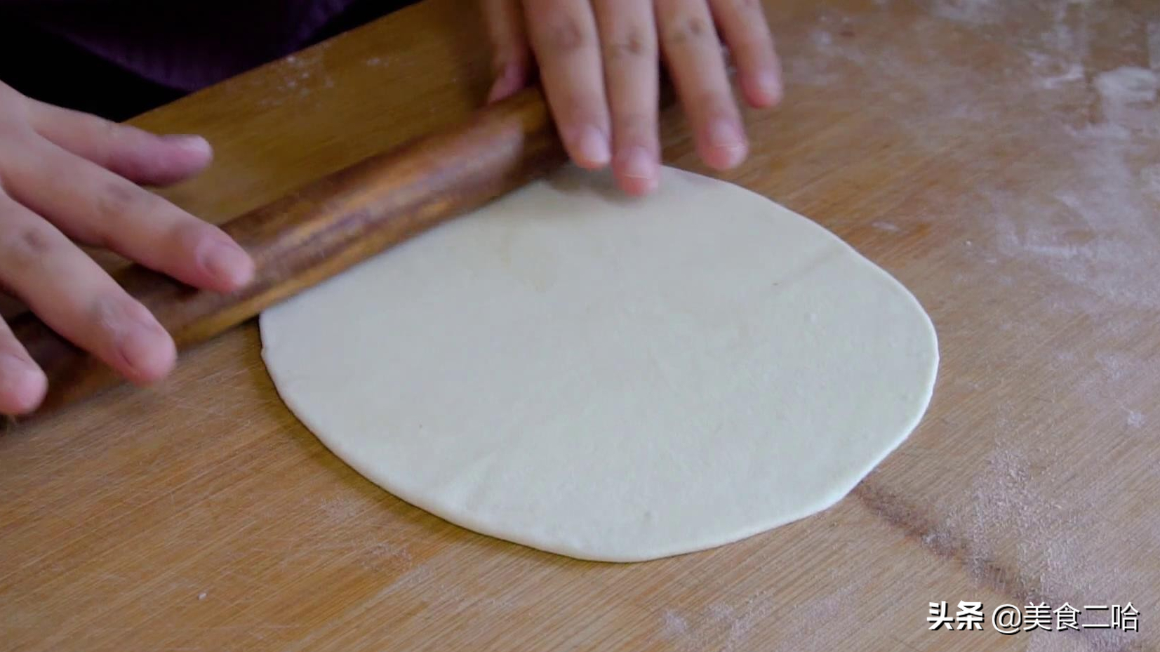 鸡蛋灌饼鼓泡的秘诀都在这,1包1擀,蓬松又柔软,想失败都难(鸡蛋灌饼怎么鼓包的做法)