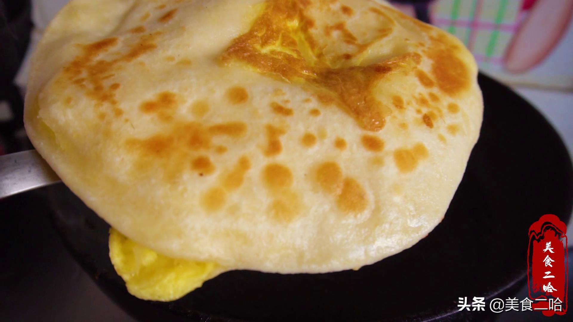 鸡蛋灌饼鼓泡的秘诀都在这,1包1擀,蓬松又柔软,想失败都难(鸡蛋灌饼怎么鼓包的做法)