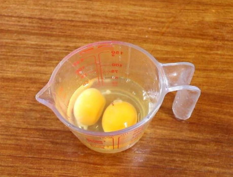 早餐想吃鸡蛋灌饼,手把手教你做,饼香酥蛋鲜香,早起30分钟搞定(家做鸡蛋灌饼的做法)